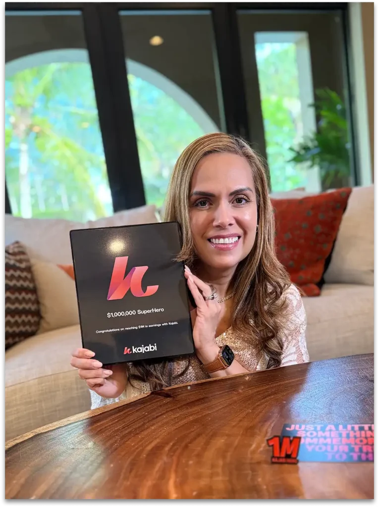 Carla Sanchez con su libro